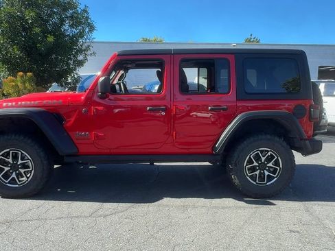 Used 2025 Jeep Wrangler Unlimited Rubicon w/ Convenience Group AWD/4WD image 9