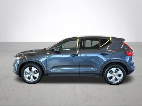 Used 2022 Volvo XC40 T5 Momentum AWD/4WD image 11
