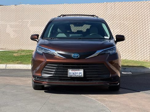 Used 2021 Toyota Sienna LE AWD/4WD image 9