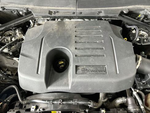 Used 2024 Land Rover Defender 110 X-Dynamic SE AWD/4WD image 32