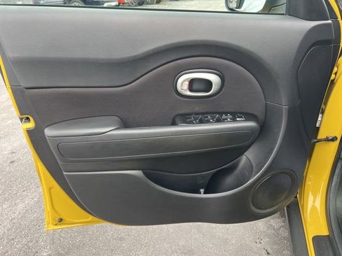 Used 2015 Kia Soul + image 22