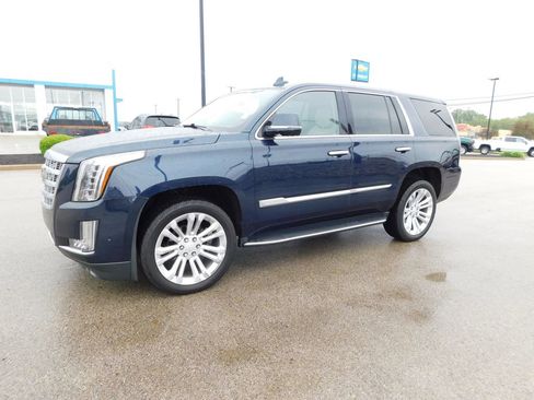 Used 2020 Cadillac Escalade Luxury w/ LPO, Radiant Package AWD/4WD image 7