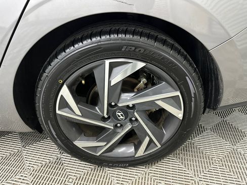 Used 2025 Hyundai Elantra SEL FWD image 18
