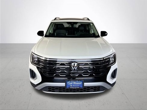 New 2026 Volkswagen Atlas Peak Edition AWD/4WD image 3