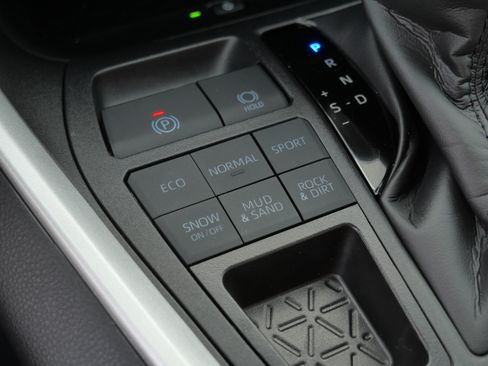 Certified 2025 Toyota RAV4 XLE Premium AWD/4WD image 32