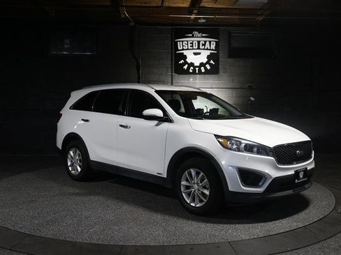 Used 2016 Kia Sorento LX w/ LX Convenience Package image 5