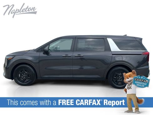 Used 2025 Kia Carnival FWD image 2