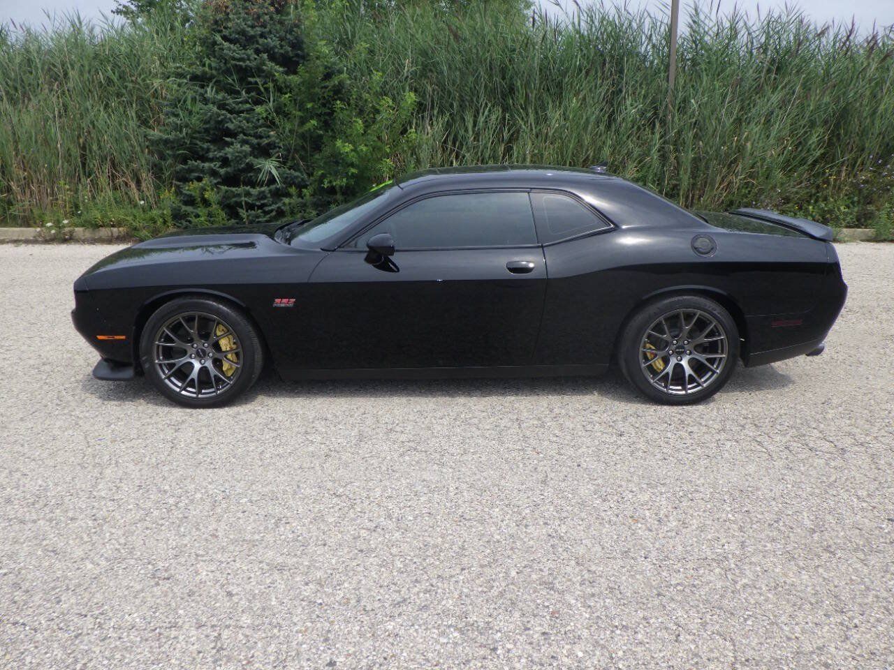 Used 2015 Dodge Challenger SRT w/ Technology Group RWD image 2