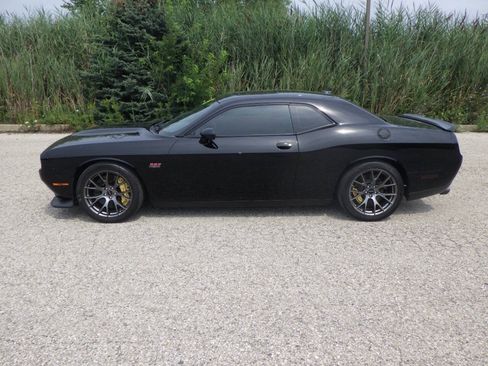 Used 2015 Dodge Challenger SRT w/ Technology Group RWD image 2