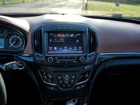 Used 2016 Buick Regal Premium w/ Driver Confidence Package #2 FWD image 15