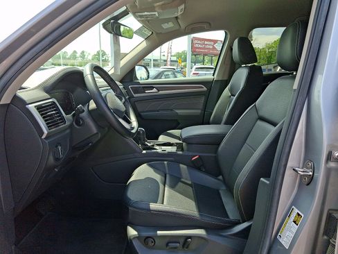 Used 2023 Volkswagen Atlas SE w/ Black Wheel Package FWD image 14