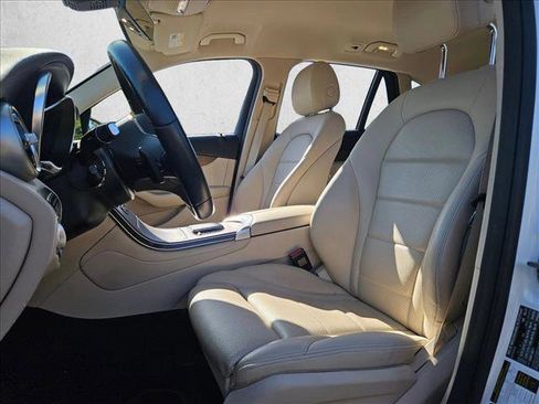 Used 2021 Mercedes-Benz GLC 300 image 10