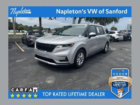 Used 2023 Kia Carnival LX FWD image 1