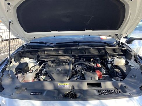 Certified 2023 Toyota Highlander L image 16