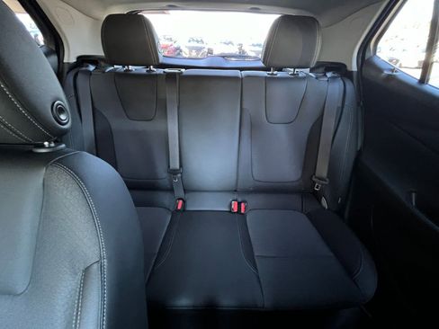 Used 2025 Buick Encore GX Preferred image 38