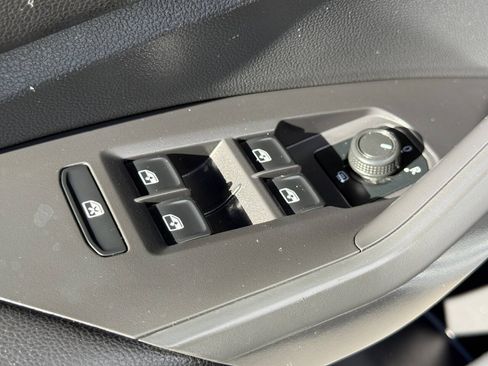 Used 2019 Volkswagen Jetta SE FWD image 12