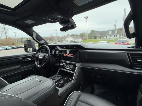 Used 2025 GMC Sierra 2500 AT4X image 31