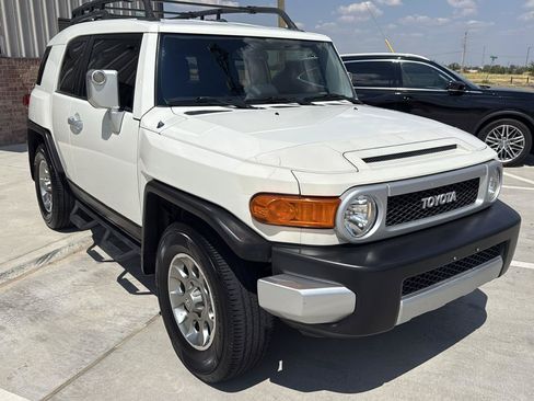 Used 2012 Toyota FJ Cruiser 2WD w/ Upgrade Pkg image 7