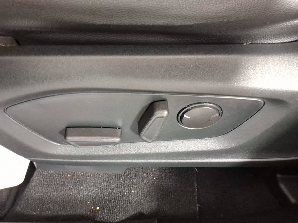 Used 2020 Ford Explorer XLT w/ Equipment Group 202A AWD/4WD image 14