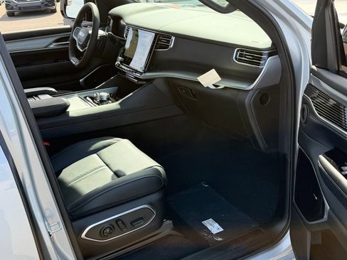New 2026 Jeep Grand Wagoneer L Limited AWD/4WD image 22