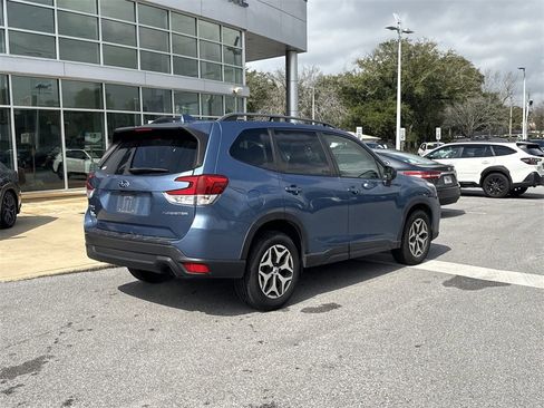 Used 2020 Subaru Forester Premium image 8