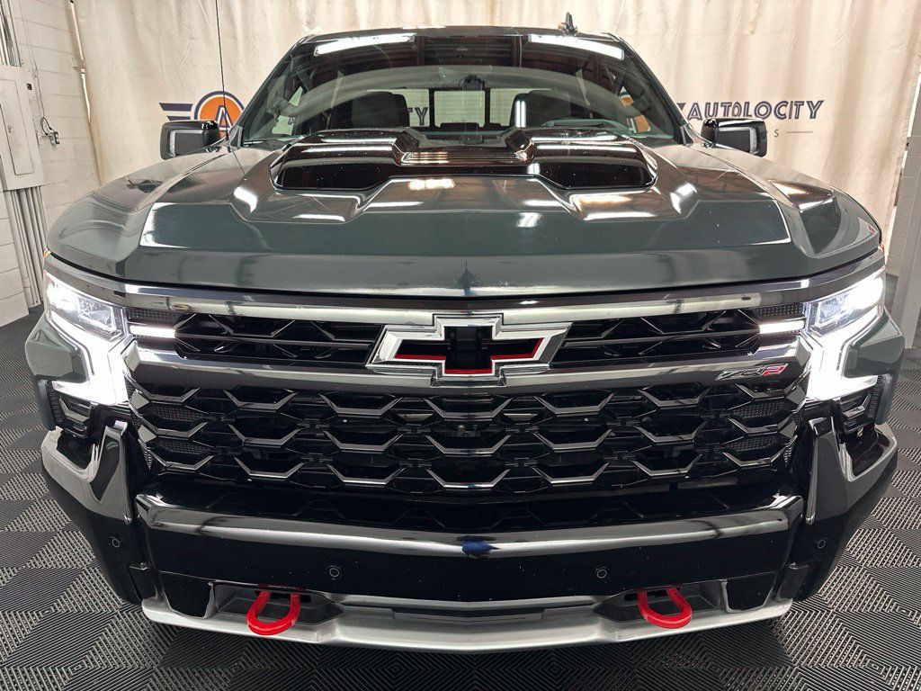 Used 2025 Chevrolet Silverado 1500 ZR2 w/ Technology Package AWD/4WD image 3