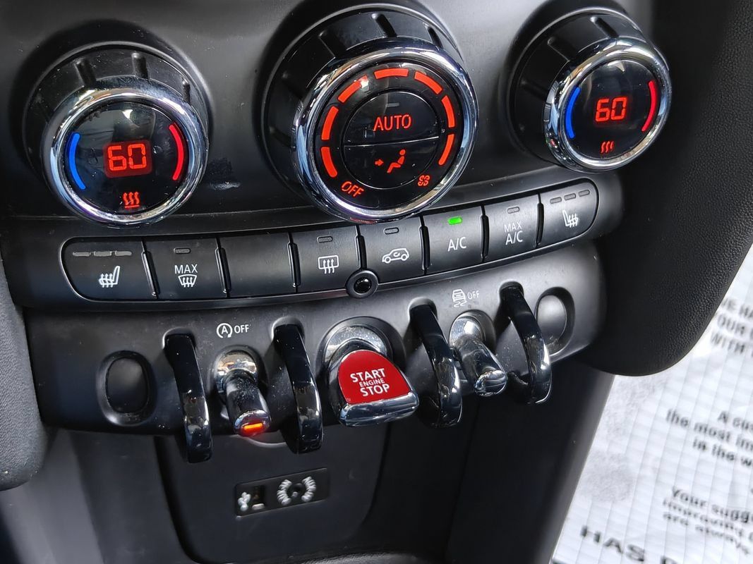 Used 2018 MINI Cooper 4-Door Hardtop FWD image 23
