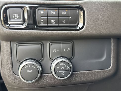 New 2026 GMC Yukon XL Elevation w/ LPO, Floor Liner Package image 18