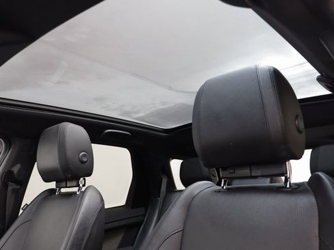 Used 2022 Land Rover Discovery Sport SE image 14