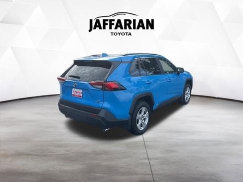 Used 2019 Toyota RAV4 LE image 3