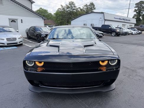 Used 2019 Dodge Challenger SXT RWD image 3