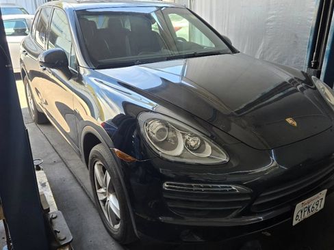 Used 2013 Porsche Cayenne Diesel AWD/4WD image 2