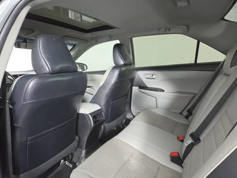 Used 2016 Toyota Camry SE w/ Moonroof Package FWD image 22