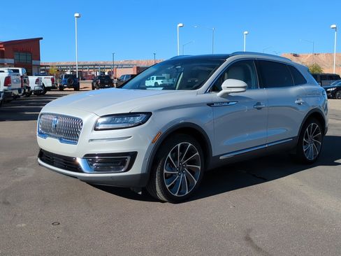 Used 2020 Lincoln Nautilus Reserve w/ Equipment Group 201A image 8