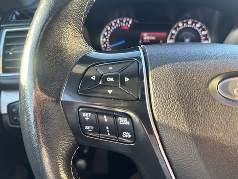 Used 2018 Ford Explorer Platinum image 12