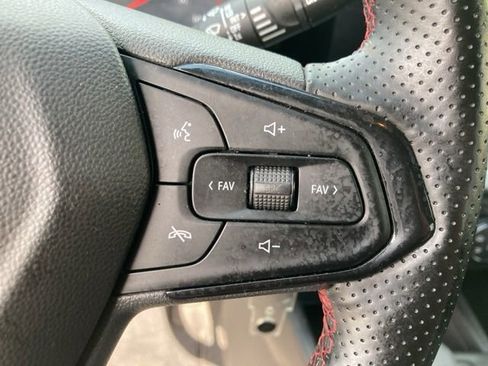Used 2024 Chevrolet Trax RS w/ Sunroof Package FWD image 17
