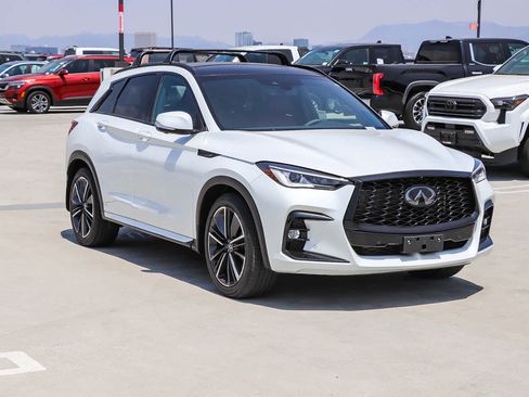 Used 2025 INFINITI QX50 Sport AWD/4WD image 3