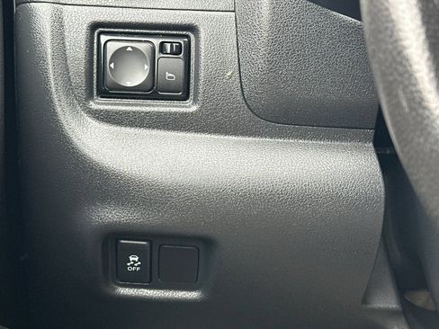 Used 2018 Nissan Versa Note SV FWD image 32
