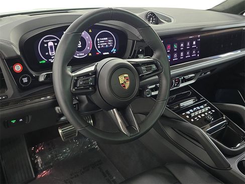Used 2025 Porsche Cayenne GTS image 4