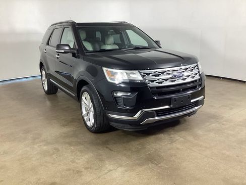 Used 2018 Ford Explorer Limited w/ Equipment Group 301A AWD/4WD image 3