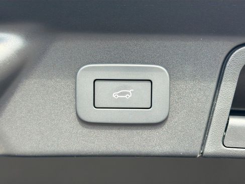 New 2026 Land Rover Range Rover Velar Dynamic SE AWD/4WD image 13