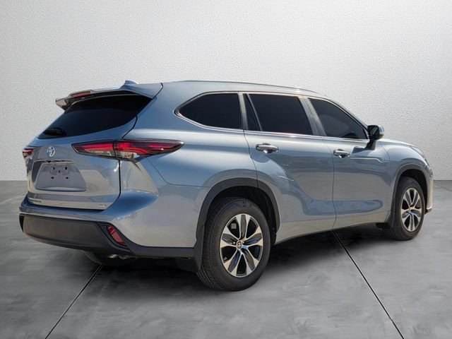 Used 2024 Toyota Highlander XLE FWD image 4