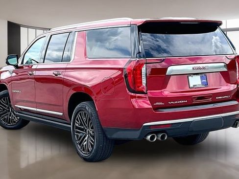 Used 2022 GMC Yukon XL Denali AWD/4WD image 4