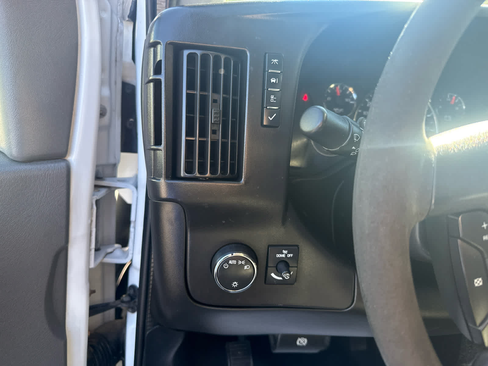 Used 2017 Chevrolet Express 3500 Extended RWD image 16