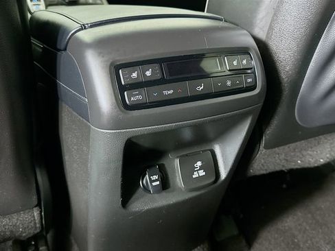 Used 2021 Hyundai Palisade Limited image 11