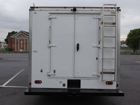 Used 2022 Ford E-450 and Econoline 450 Super Duty w/ Power Windows & Locks Group RWD image 3