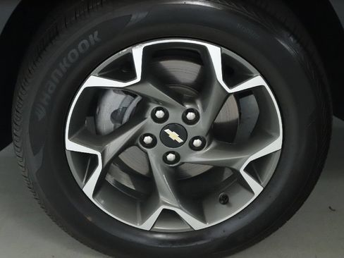 Used 2025 Chevrolet Trax LT w/ Driver Confidence Package FWD image 37