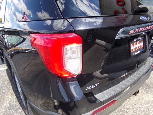 Used 2020 Ford Explorer XLT w/ Equipment Group 202A AWD/4WD image 37