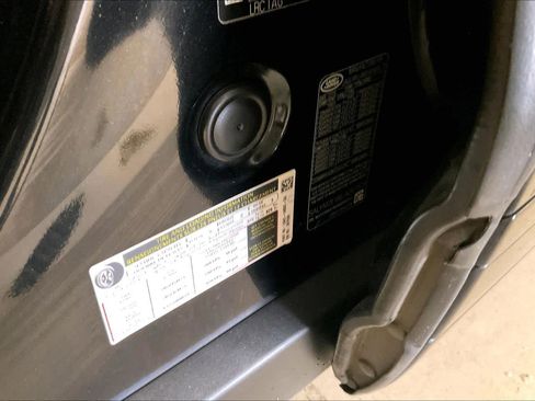 Used 2020 Land Rover Range Rover Velar R-Dynamic HSE image 32