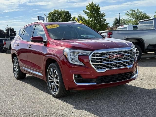 Used 2024 GMC Terrain Denali w/ Denali Premium Package AWD/4WD image 4